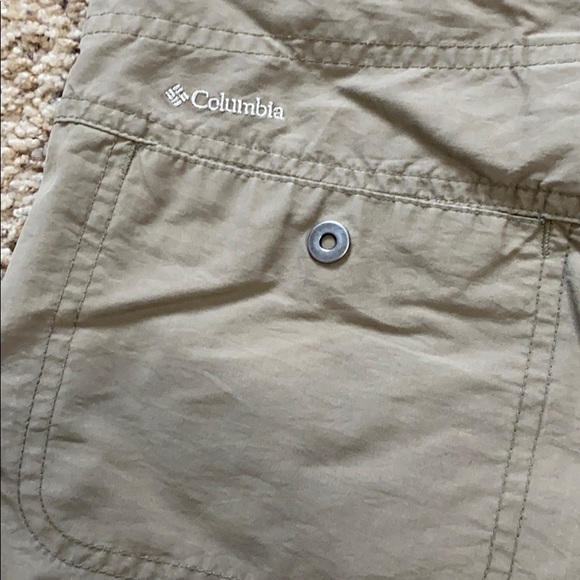 Columbia Khaki Shorts - Picture 4 of 5